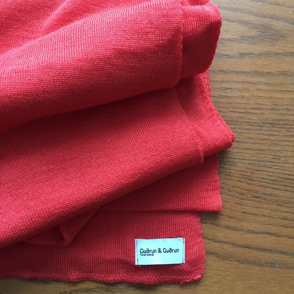 Guðrun & Guðrun Gerð 100% Fine Merino Wool Scarf - Picture 3 of 3